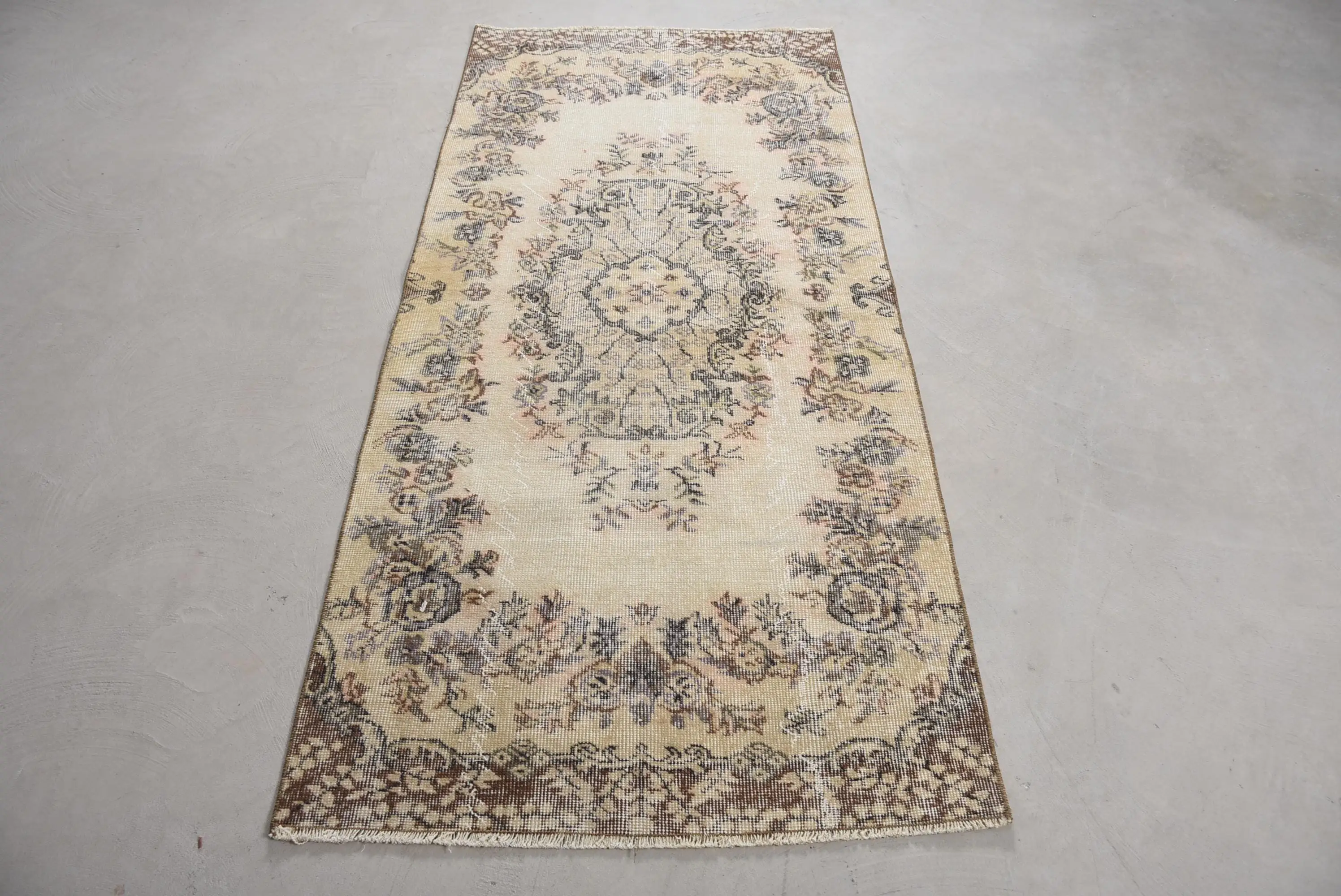 Vintage Halı, 3x6.8 ft Accent Türk Halısı, Kahverengi Bej Puantiyeli Halı - 1