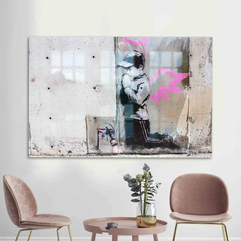 エレガントなプリントガラス: ピンクの翼を持つバンクシーの天使