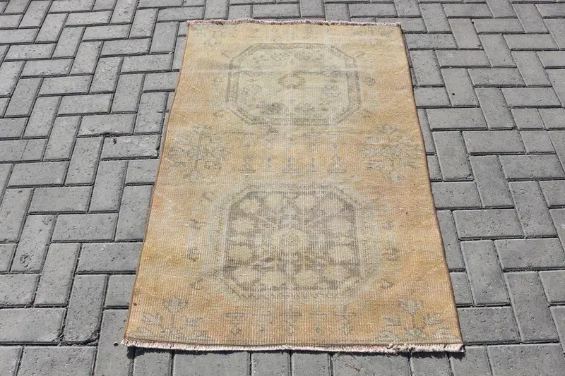 Brauner und grüner Teppich, 2,9 x 4,2 Fuß, gestreiftes geometrisches Design