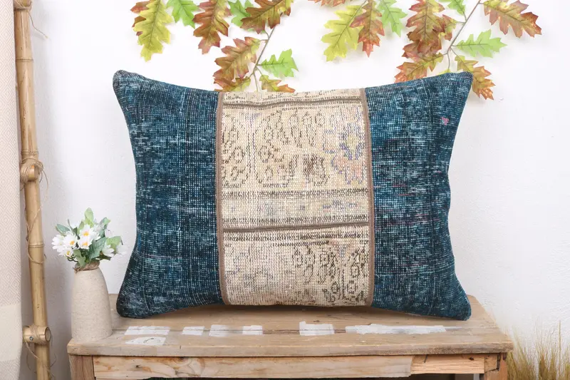 Blaues und beiges Patchwork-Wurfkissen, handgefertigtes besticktes Kissen