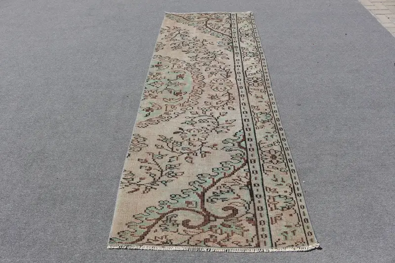Green Geometric Rug, 2,9x8 ft with Brown Floral Motifs