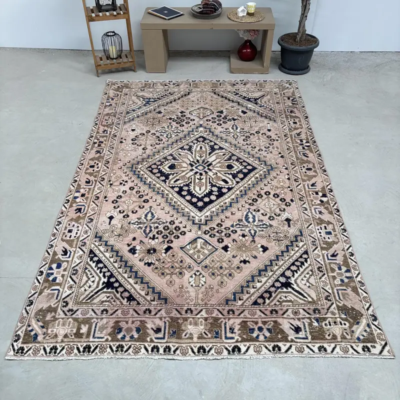 Türkischer Vintage-Teppich, 6,2 x 9,6 Fuß großer Oushak-Teppich, beige großer Teppich mit Rand - 1