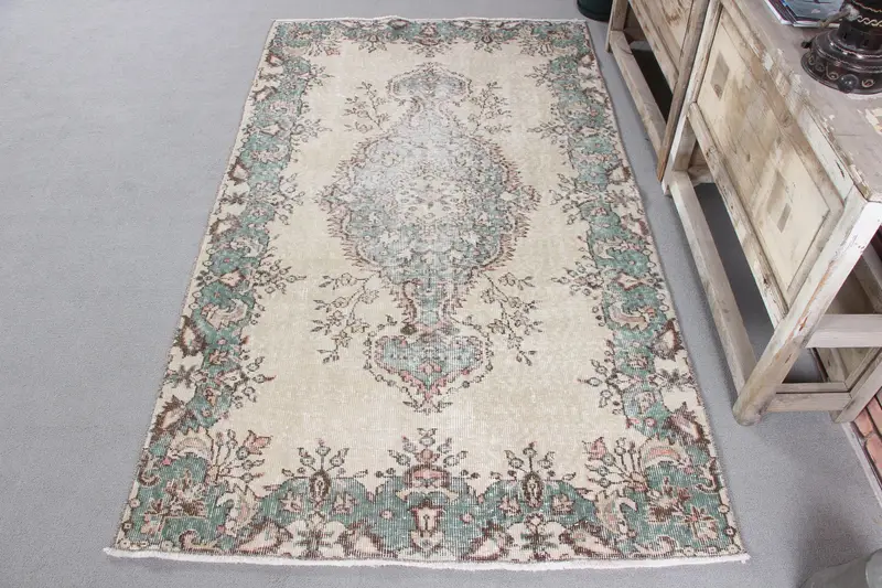 El Yapımı Bej ve Yeşil Çiçekli Halı, 3,2x6,8 ft