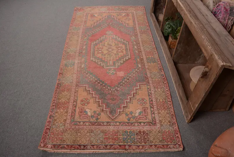 赤と緑の花柄ラグ、3.4x7.5フィートのエレガントな装飾