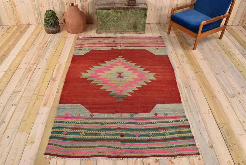 Red & Green Patchwork Rug, 4.8x7.5 ft Elegant Decor