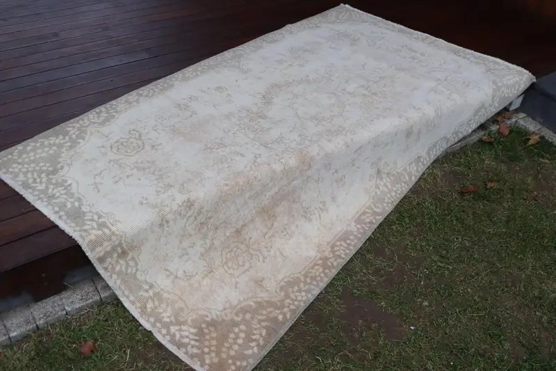 3,9 x 6,9 Fuß großer türkischer Vintage-Teppich, Oushak-Teppich aus weißer Wolle - 1