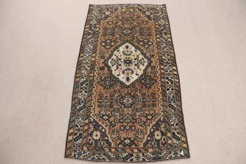 Alfombra marrón y verde, diseño floral geométrico de 0,3x6,3 pies