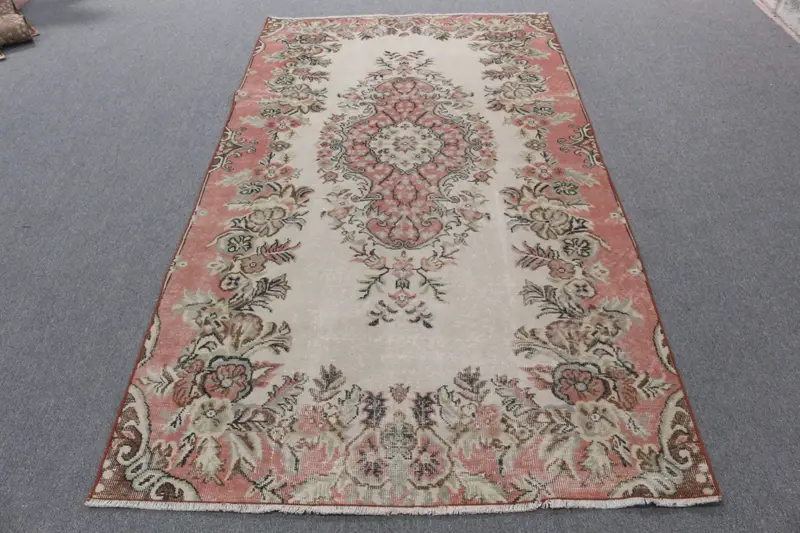 Alfombra Oriental Roja 8,4x8,4ft Elegante diseño en rojo y negro