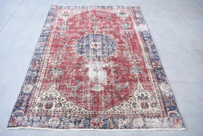 Türkischer Teppich, 6,4 x 8,9 Fuß großer Teppich, Vintage-Teppich aus roter Südwestwolle - 1