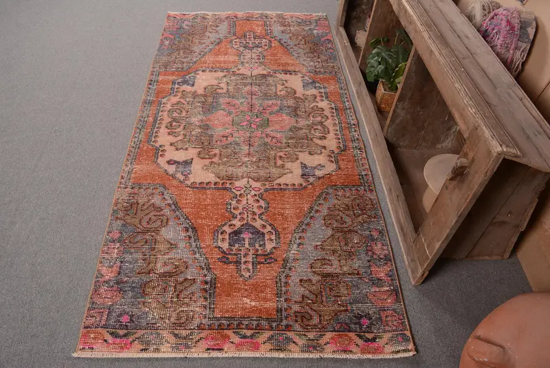 Alfombra Naranja Vibrante, 3,3x7,3ft con Borde Morado