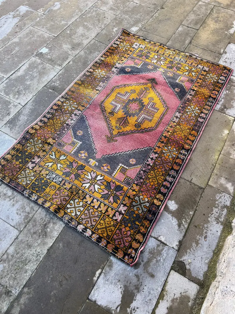 イエロー&ブルーの花柄ラグ、3.5x5.6フィートのシックな装飾