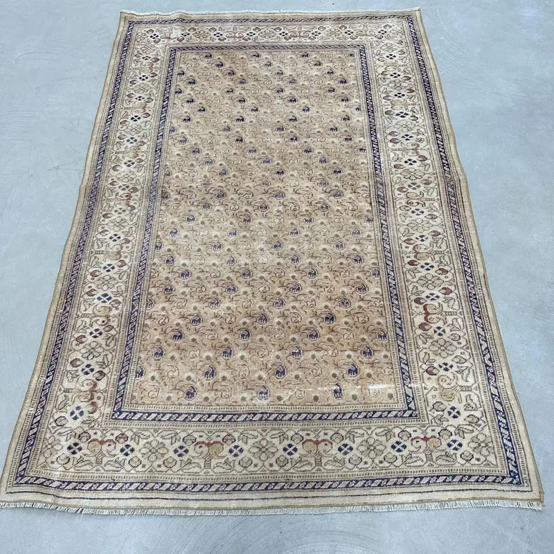 エレガントなベージュとパープルのイカットラグ、3.7x5.6フィート