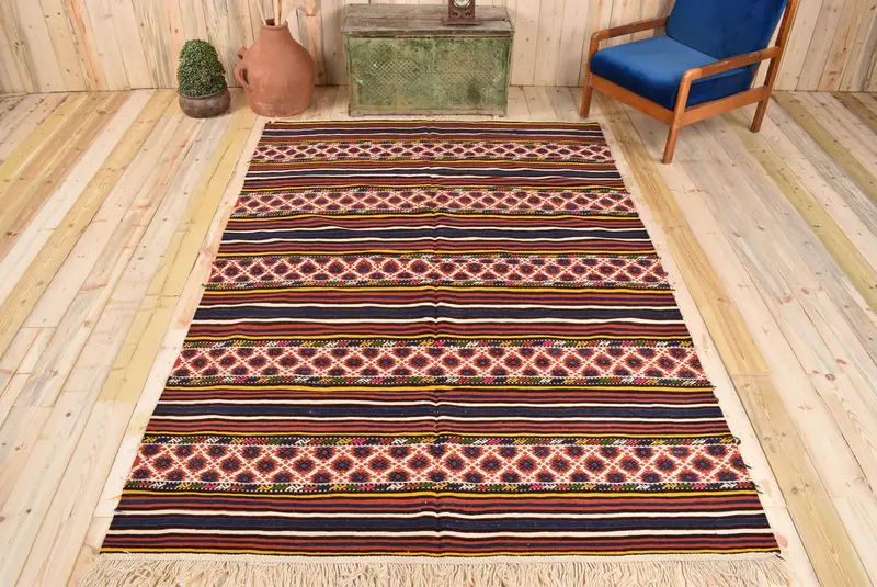 Blue Persian Rug, 6,1x8,7 ft with Red Accents