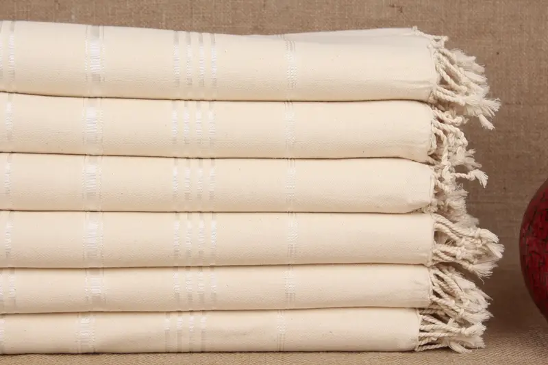 Toalla de playa con monograma de algodón turco, rayas color crema brillante, 40 x 71 pulgadas