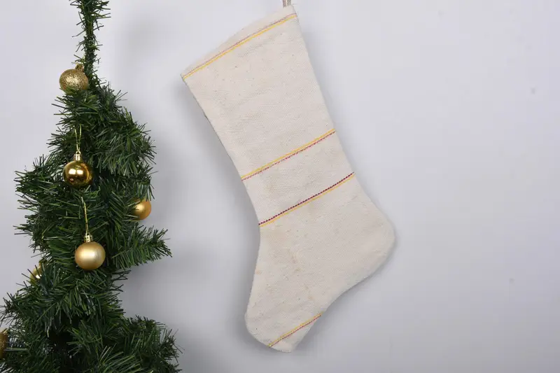 Şenlikli Noel Süsleri Deseni, 7 İnç Genişliğinde Noel Çorabı