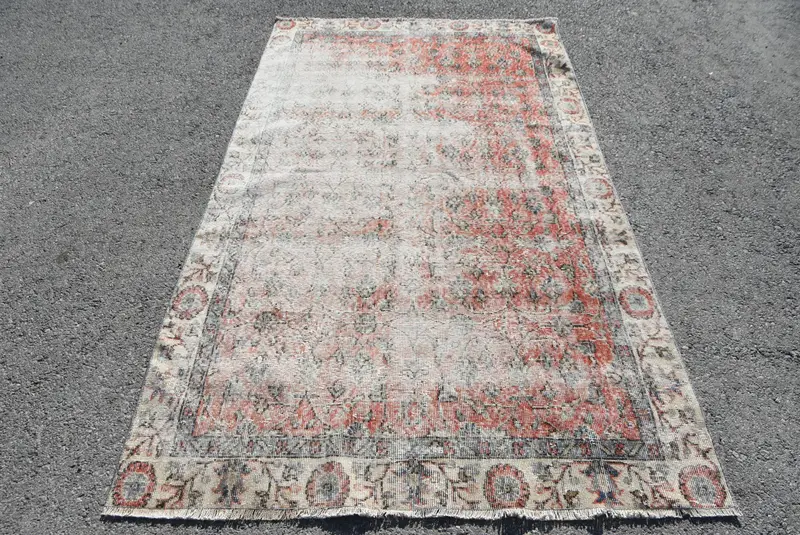 Türkischer Vintage-Teppich, 4,4x7,9 ft Oushak-Teppich, roter abstrakter Teppich - 1