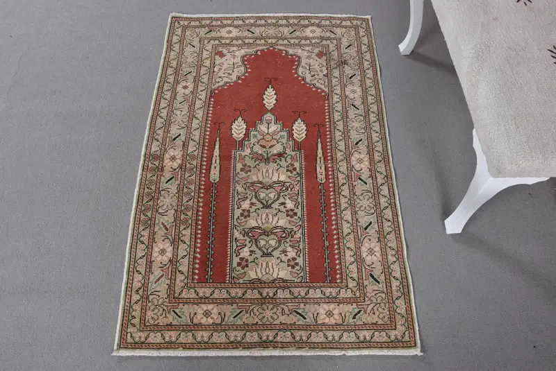 2,9 x 4,6 Fuß grüner abstrakter Teppich, leuchtend rote Akzente