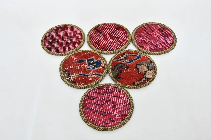 Juego de posavasos redondos bohemios, posavasos rojos y rosas