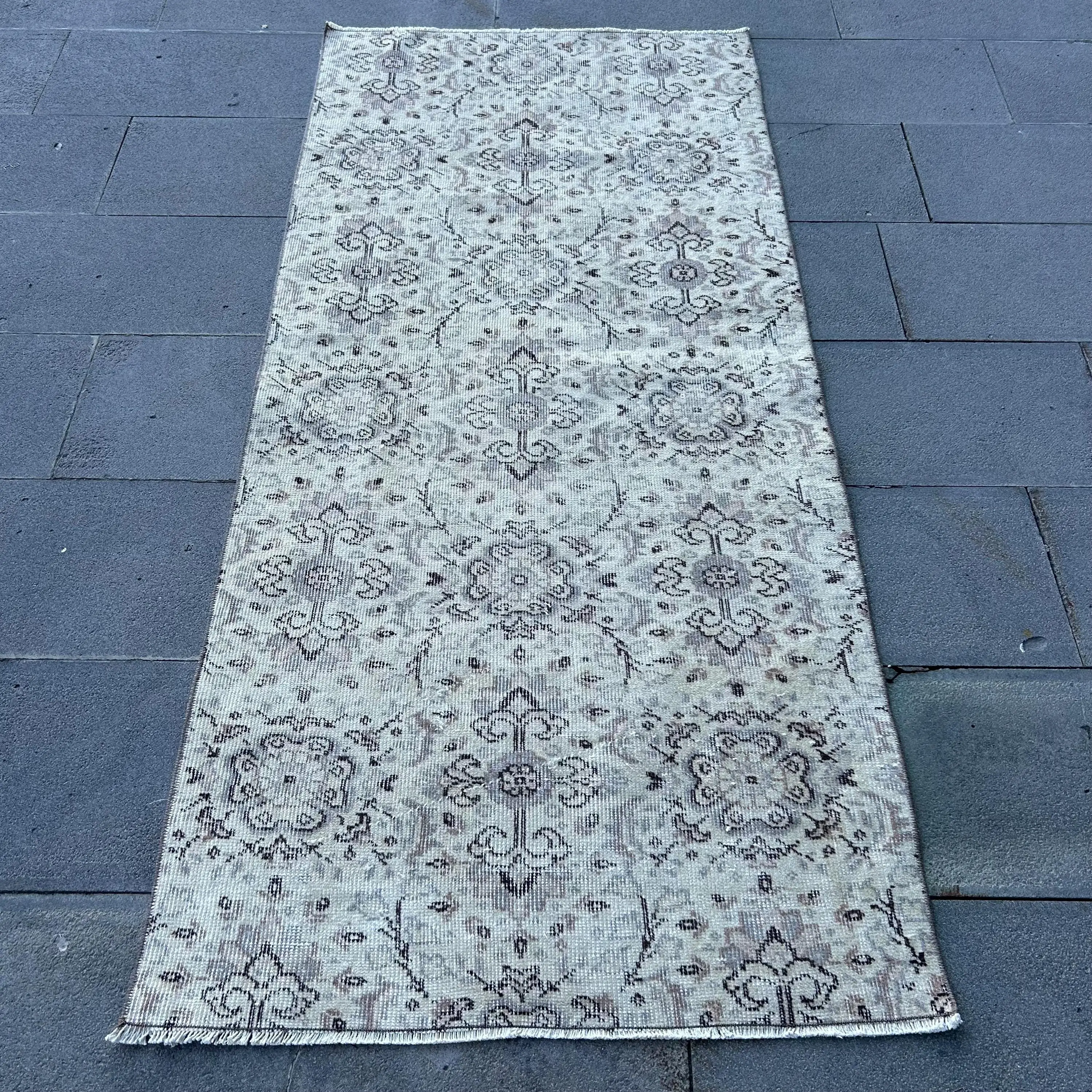 Vintage Akzentteppich, 2,9x6,5 ft türkischer Teppich, grauer Wollteppich - 1