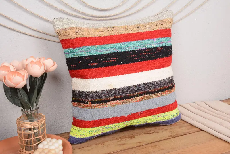 Rot gestreiftes Wurfkissen, 20x20 besticktes Kissen mit Vintage-Charme