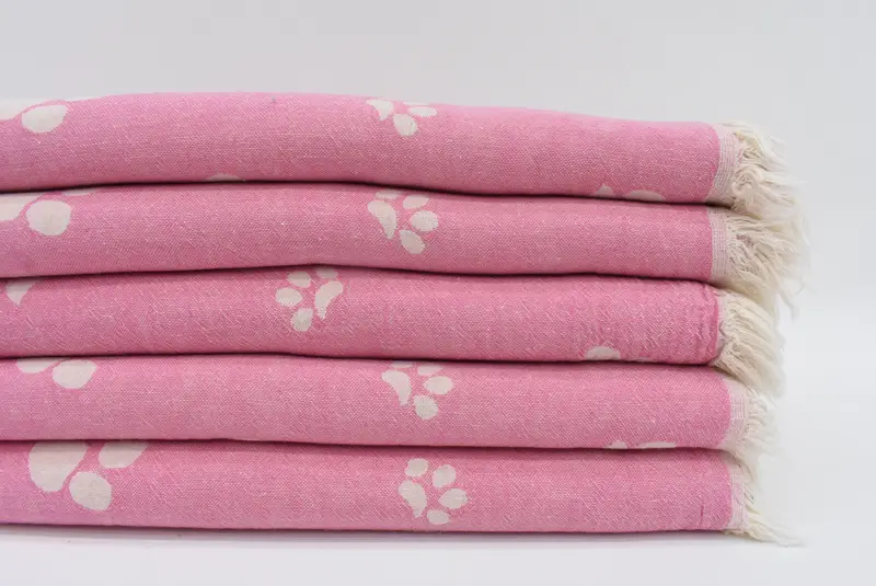 Gestickeltes Handtuch, 70x36 Baumwollpfoten -Designtuch, Strandtuchmonogramm, Baby -Jungengeschenk, personalisiertes Geschenk, Strandtuch Personalisiert, Brautjungfergeschenke