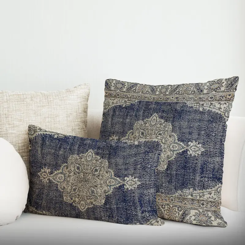 Individuell bedrucktes Lendenkissen in Blau und Beige – moderne Wohndekoration