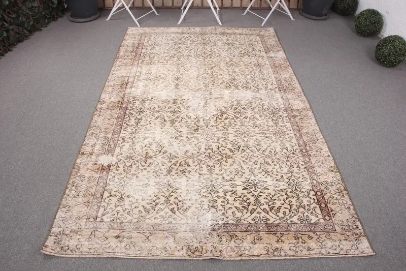 Eleganter beigefarbener abstrakter Teppich, 4,8 x 8,1 Fuß, schicke Heimdekoration