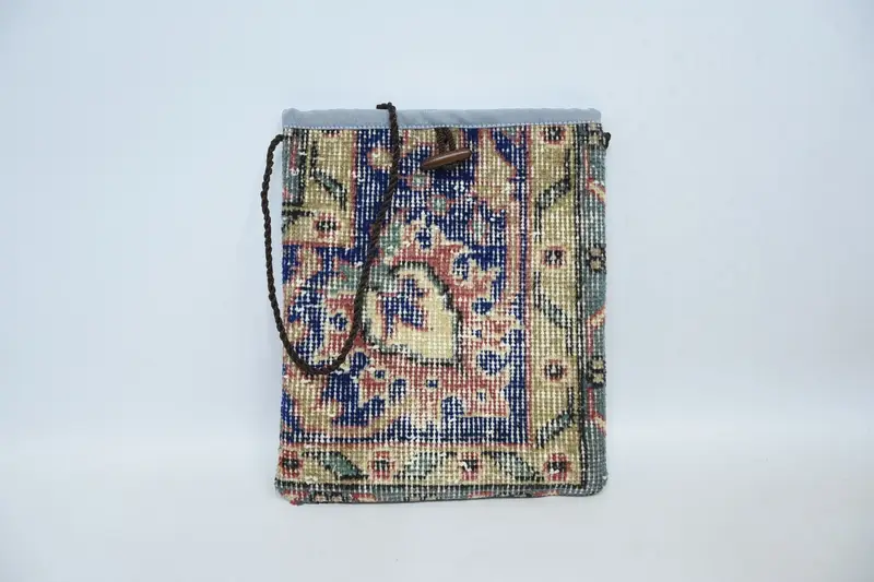 ヴィンテージモチーフのウールショルダーバッグ、特別な日に最適なキリムバッグ