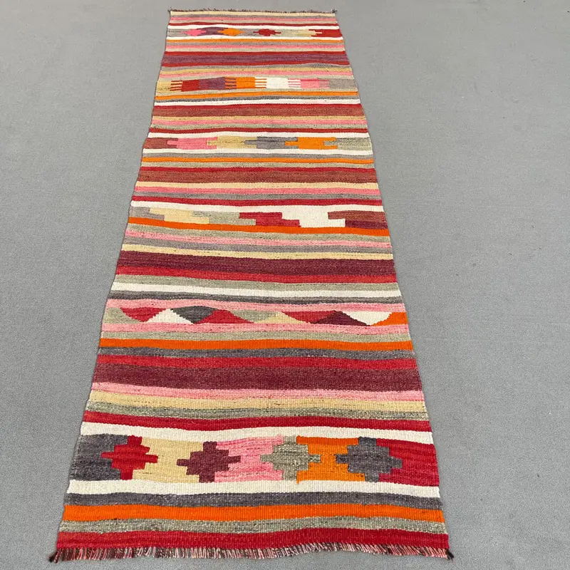 Alfombra morada y verde, diseño con bordes de 3x9,4 pies