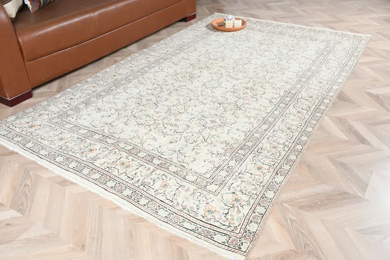 Elegante Alfombra Persa Beige y Roja, 4,8x8,2 ft Chic Decor