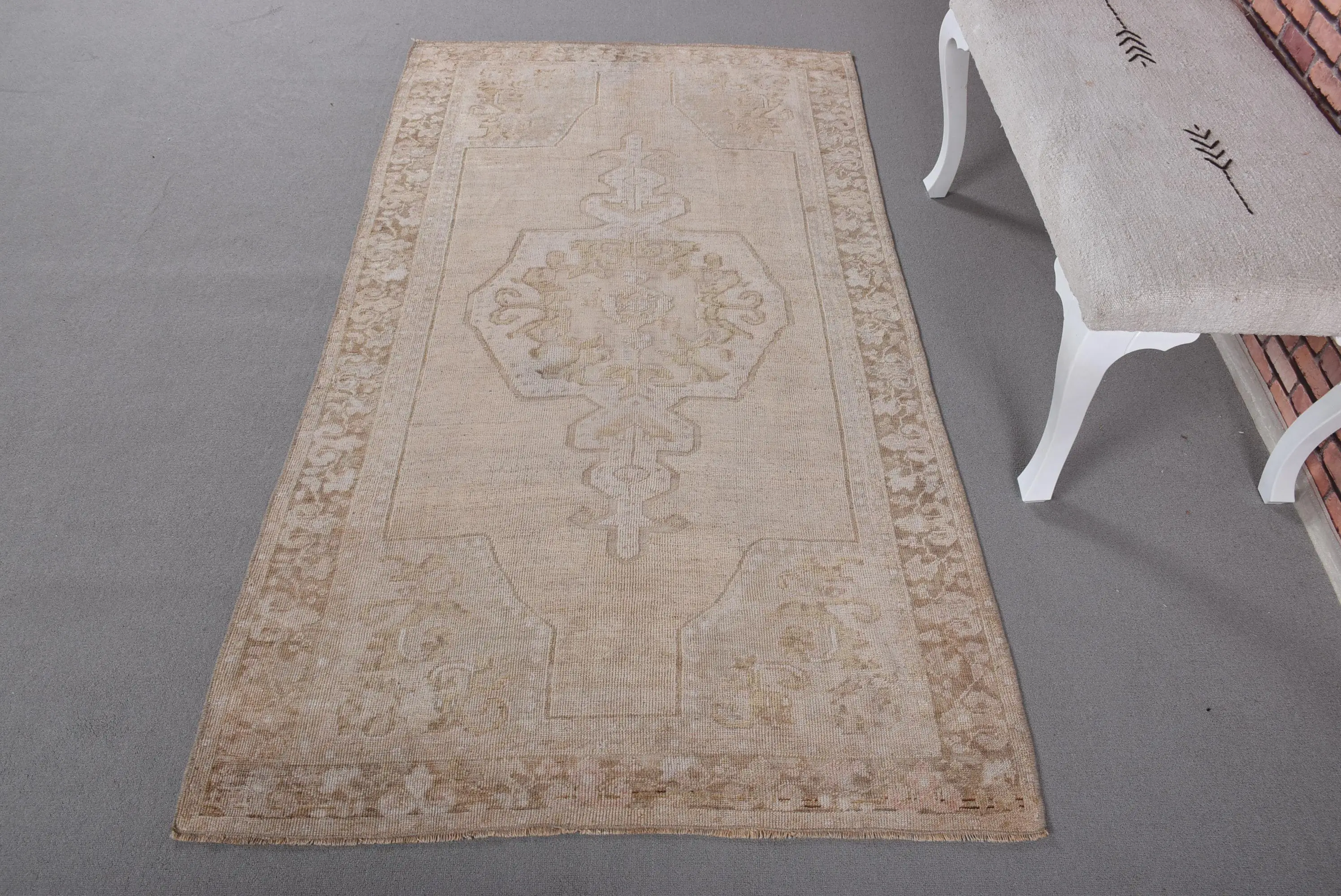 Türk Halısı 3,6x6,4 ft (111x196 cm), Bej Çiçekli Vintage Halı - 1