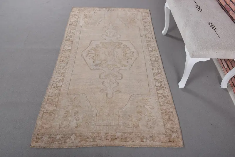 Elegante alfombra floral beige y marrón, 108x192 cm Chic Decor