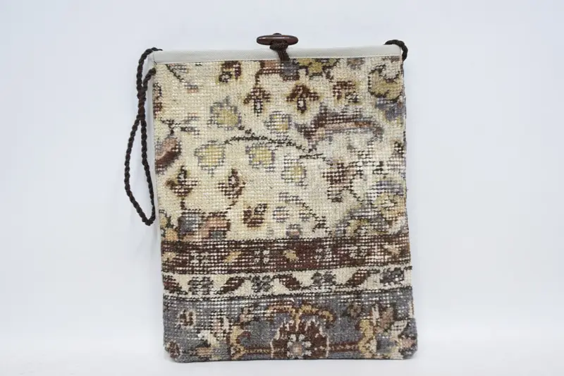 ヴィンテージモチーフのウールショルダーバッグ、キリムバッグ