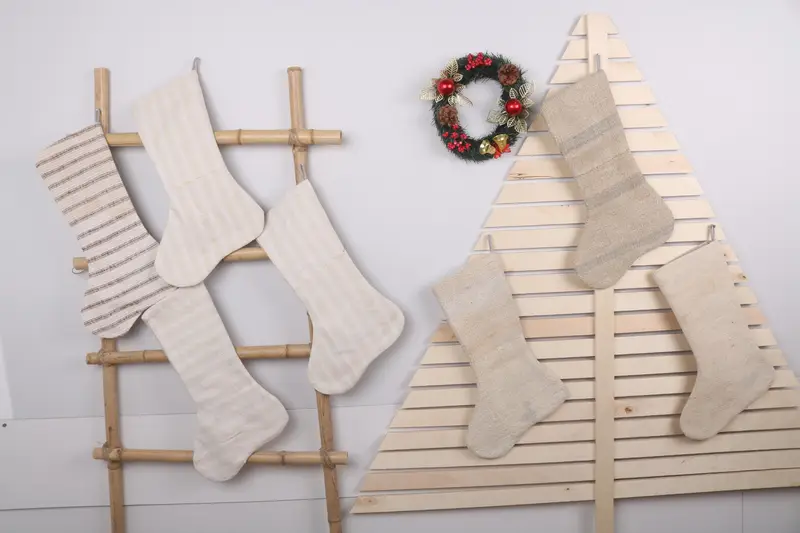 Şenlikli Noel Süsleri Deseni, 7 İnç Geniş Tatil Çorabı