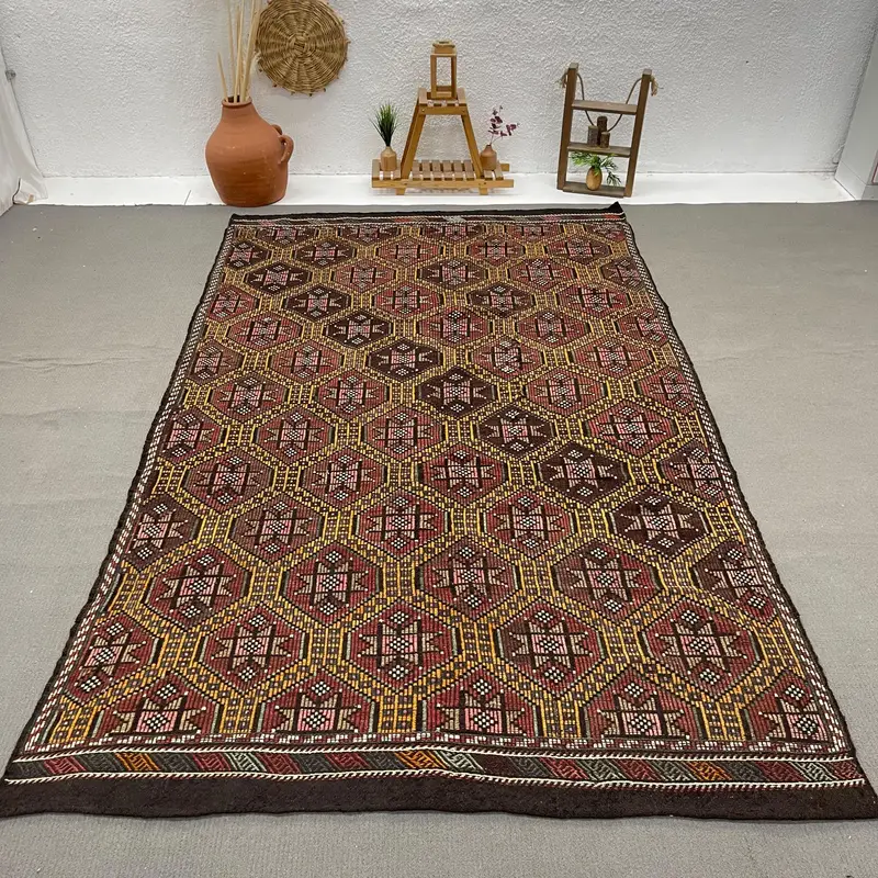 Türkischer 6,6 x 11,2 Fuß großer Kelim-Vintage-Teppich, braun karierter Teppich aus Wolle - 1