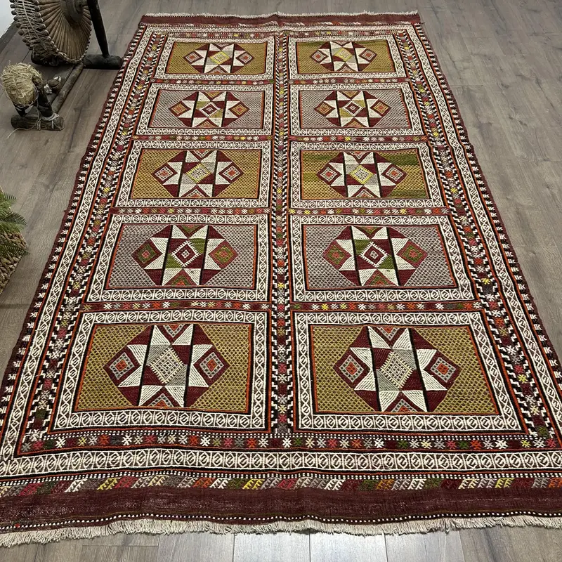 Red & Green Patchwork Rug, 5,6x10,1 ft Chic Decor