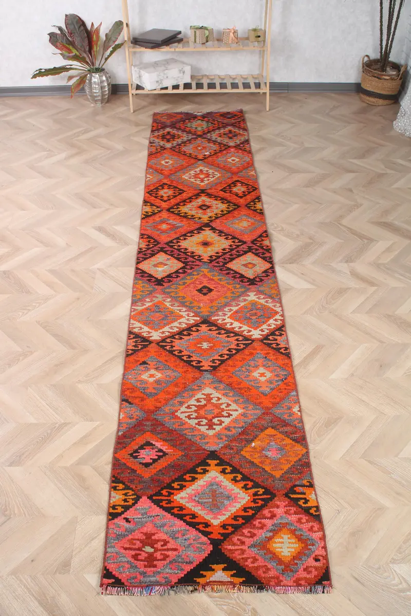 Türk Vintage Yolluk Halısı 2.2x11.6 ft (66x353 cm), Kırmızı Çiçekli Kilim - 1