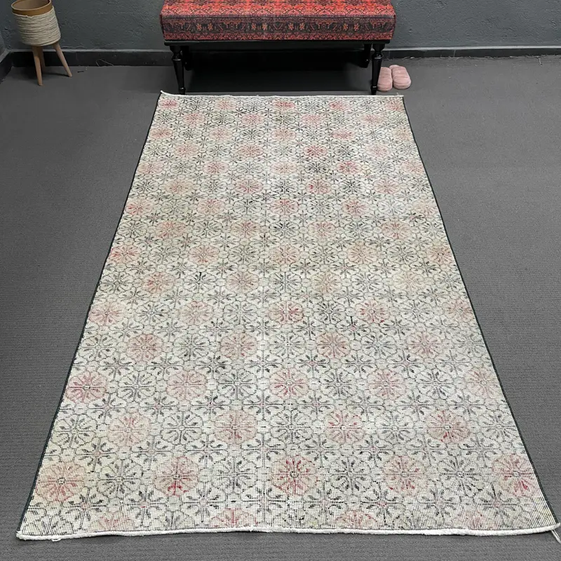 Vintage Rug, 4.6x7.9 ft Turkish Rug, Gray Red Floral Wool Rug - 1
