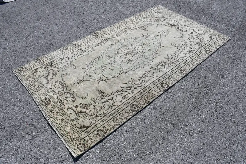 Türk Vintage Oushak Halı 4.3x8 ft (131x245 cm), Gri Kamuflaj Yün Halı - 1