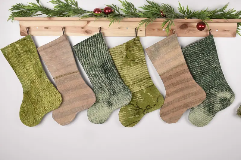 Bej ve Kahverengi Noel Süsleri Çorabı, 17 İnç Geniş Tatil Çorabı