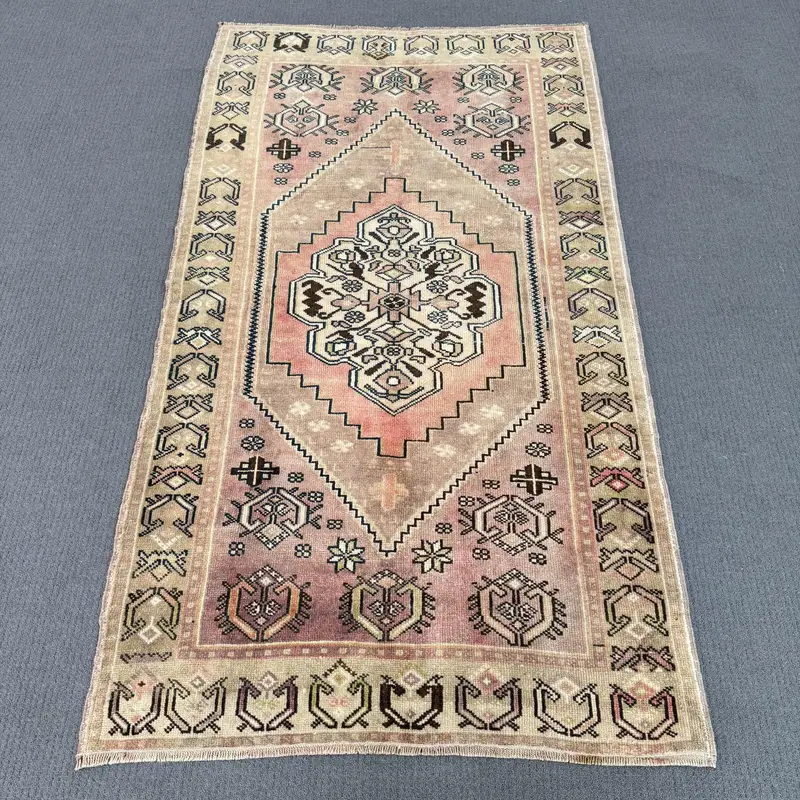 Yeşil Desenli Mor Halı, 3,3x6,1 ft