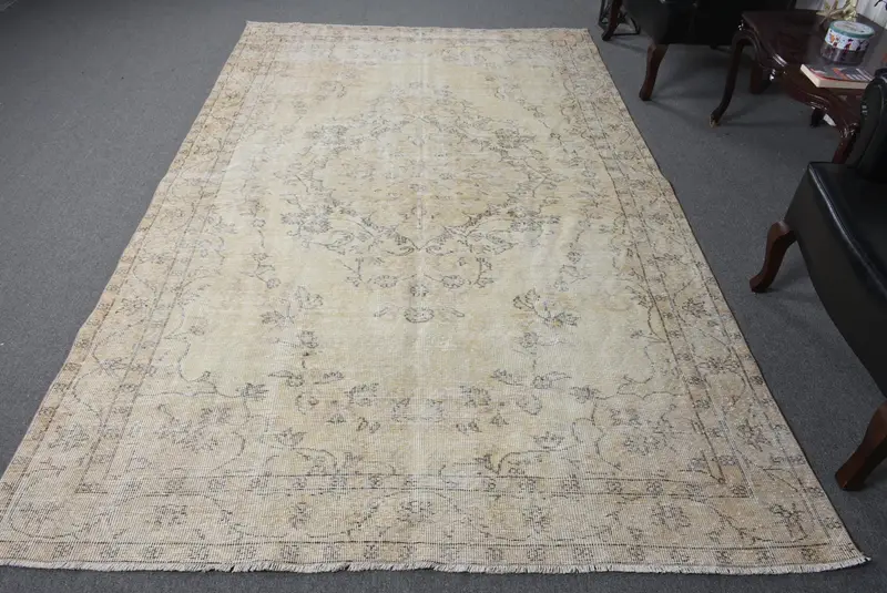 Alfombra Beige Hecha a Mano, 5,9x9,6 ft con Detalles en Marrón