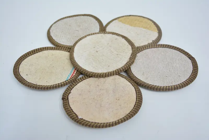 Runder Untersetzer in Boho-Beige und Weiß, einzigartiger Boho-Untersetzer