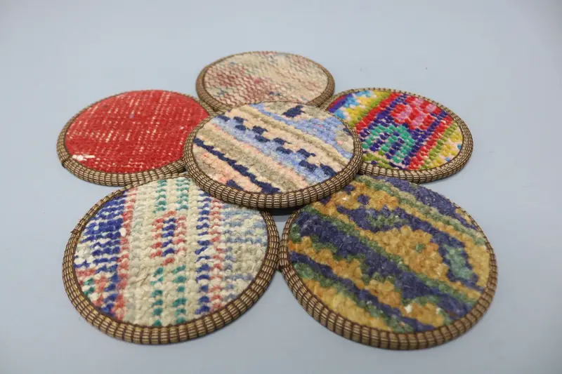 Roter und bronzener Untersetzer, einzigartiger Boho-Kelim-Untersetzer