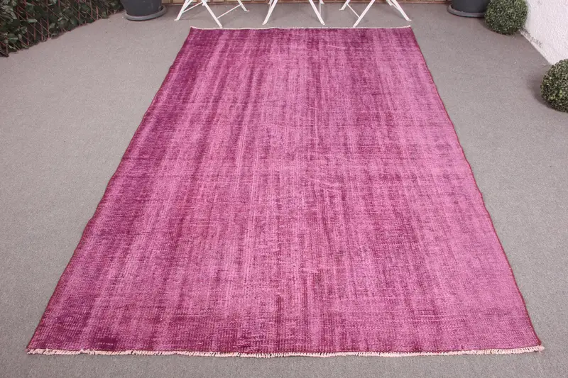 Handgefertigter lila Ikat-Teppich, 5,1 x 8,2 Fuß, elegantes Dekor