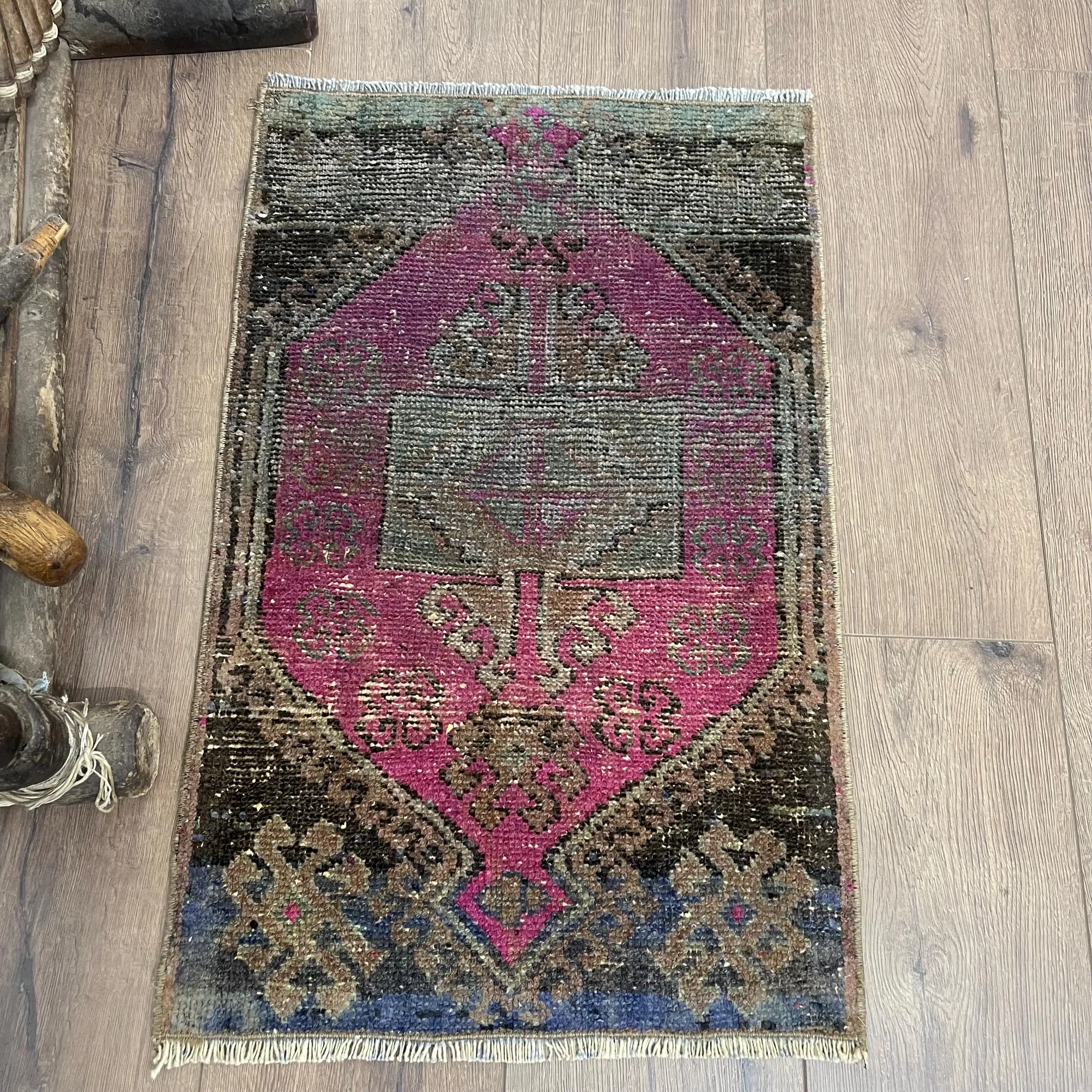 1.5x2.4 ft Small Turkish Vintage Rug, Pink Check Wool Rug - 1