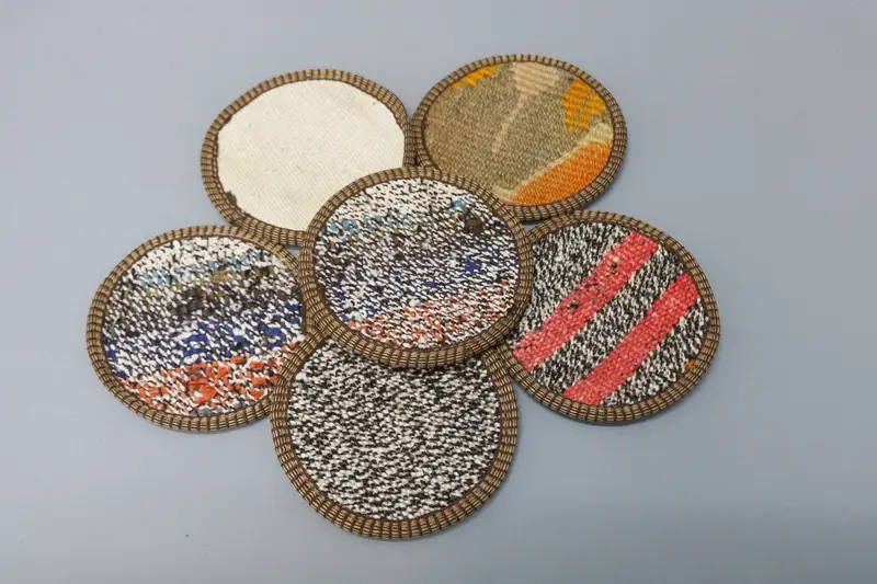 Böhmischer runder Untersetzer mit rot-weißem Muster, einzigartiger Untersetzer