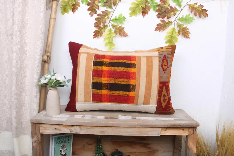 Rot-weiß gestreiftes Wurfkissen, 16x24 besticktes Leinenkissen