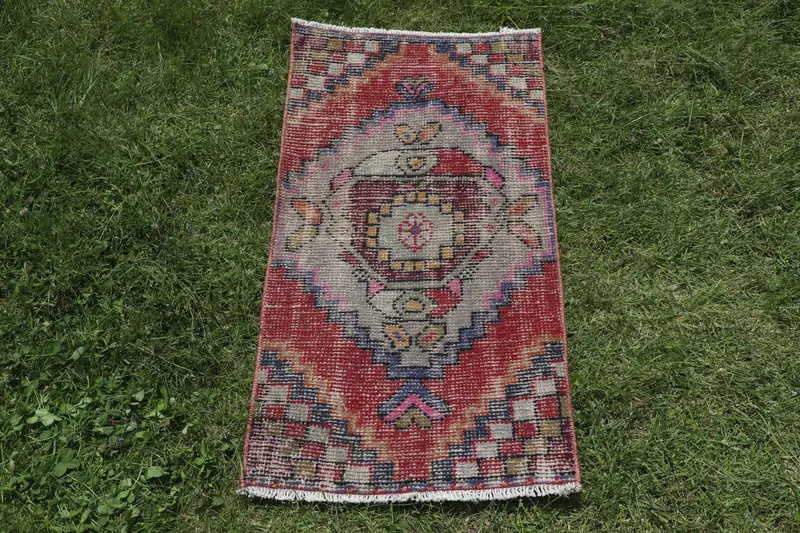 Roter Orientteppich, 1,4 x 2,7 Fuß, eleganter Beige-Akzent