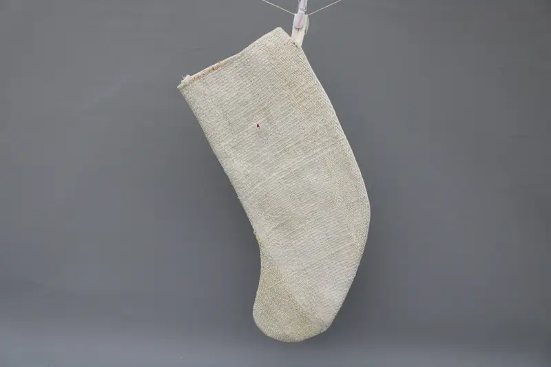 Medias navideñas beige con adornos blancos, medias festivas